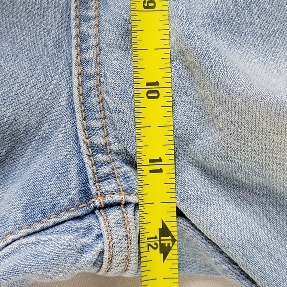 KanCan Jeans Size 9/28 32X27 Blue Boyfriend Mom Light Wash Distressed Ripped - Picture 11 of 13